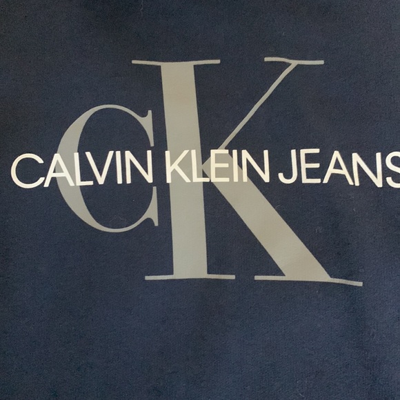 CALVIN KLEIN sweater and cotton shorts pair - Picture 2 of 4